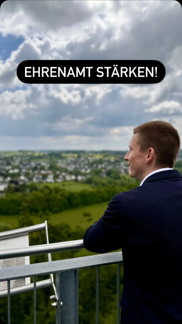 Ehrenamt stärken! ✊

Am Skywalk in Allagen wird symbolisch deutlich, welch tragende Kraft unser lokales Ehrenamt für unsere städtische Gemeinschaft ist!

Diese Stärke möchte ich als Bürgermeister unserer Heimatstadt gezielt fördern – mit einer „Stabsstelle Ehrenamt“.

Diese Stelle soll ➡️ bei der Vermittlung von Fördermitteln, ➡️ bei Behördengängen und bürokratischen Hürden, ➡️ sowie bei der Vernetzung unserer Vereine untereinander unterstützen.

Denn: Wer sich in seiner Freizeit für unsere Gemeinschaft engagiert, soll sich nicht mit Gestattungsverträgen herumschlagen oder im Fördermitteldschungel hängen bleiben – sondern sich auf das konzentrieren können, wofür er oder sie brennt!

Dafür möchte ich mich einsetzen.

#Spinnrath2025 #StadtWarstein #Ehrenamt #Kommunalwahl2025